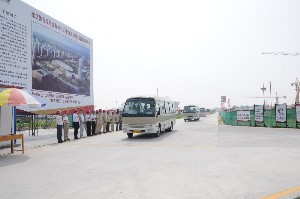 2010中国（潍坊）住宅产业博览会领导暨专家视察潍坊昌大建设乐鱼在线_乐鱼在线（中国）
建设的鲁台经贸会展中心工